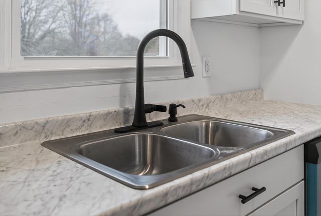 16 Ford Drive, Wellford, SC 29385