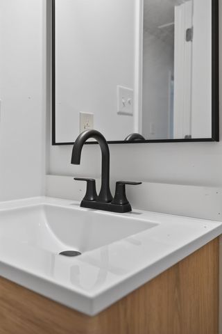 16 Ford Drive, Wellford, SC 29385