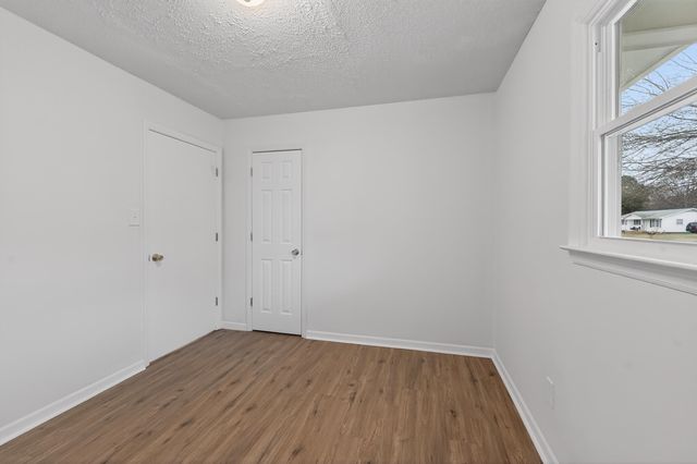 16 Ford Drive, Wellford, SC 29385