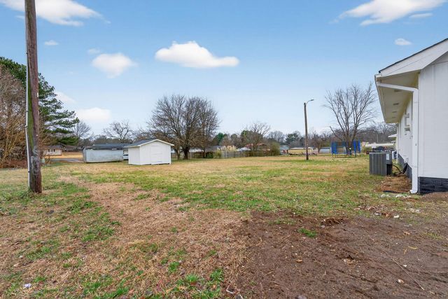 16 Ford Drive, Wellford, SC 29385