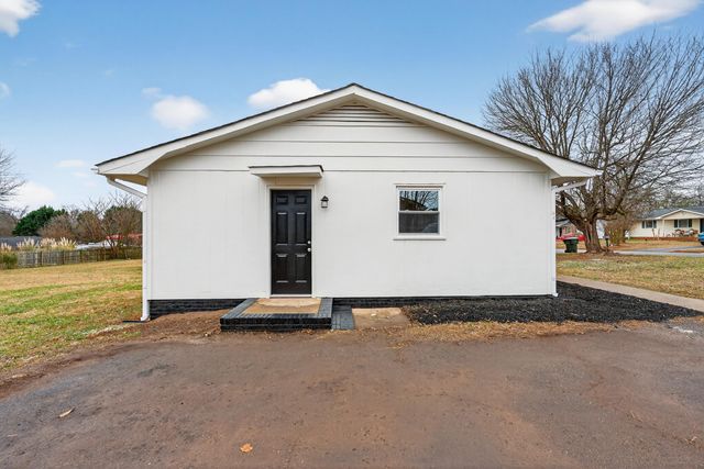 16 Ford Drive, Wellford, SC 29385