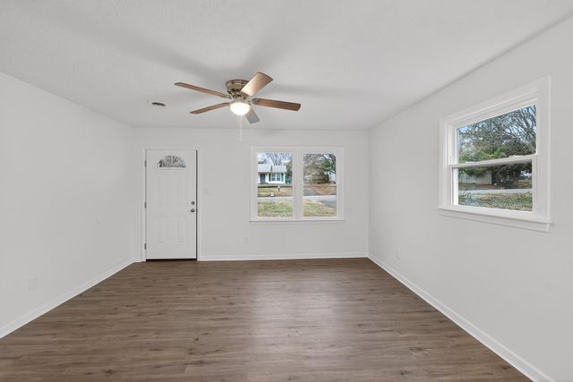 16 Ford Drive, Wellford, SC 29385