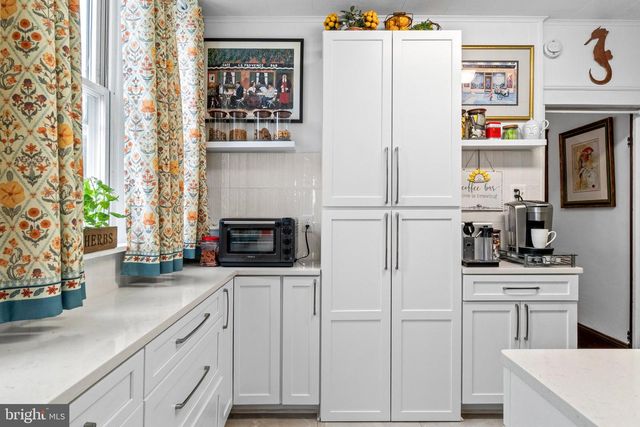 25 E FRANKLIN ST, New Freedom, PA 17349