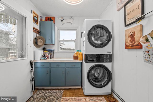 25 E FRANKLIN ST, New Freedom, PA 17349