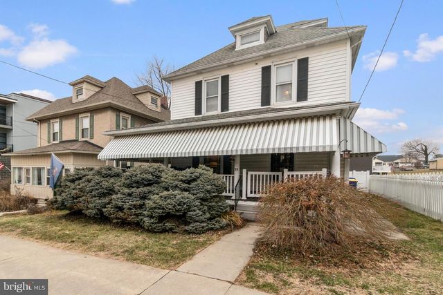 25 E FRANKLIN ST, New Freedom, PA 17349