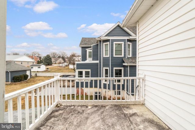 25 E FRANKLIN ST, New Freedom, PA 17349