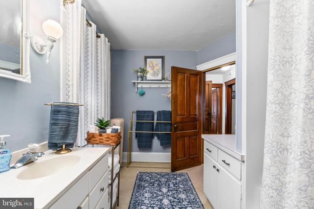 25 E FRANKLIN ST, New Freedom, PA 17349