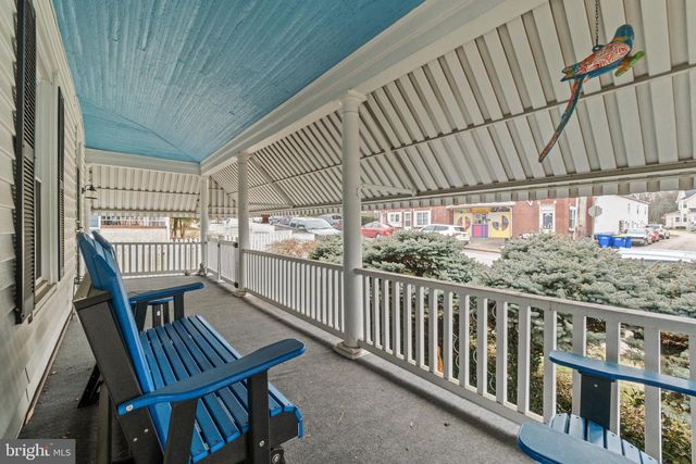 25 E FRANKLIN ST, New Freedom, PA 17349