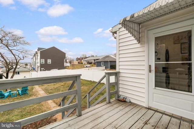 25 E FRANKLIN ST, New Freedom, PA 17349