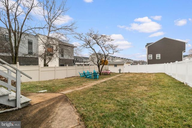 25 E FRANKLIN ST, New Freedom, PA 17349