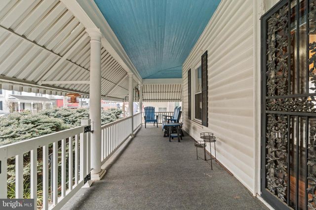 25 E FRANKLIN ST, New Freedom, PA 17349