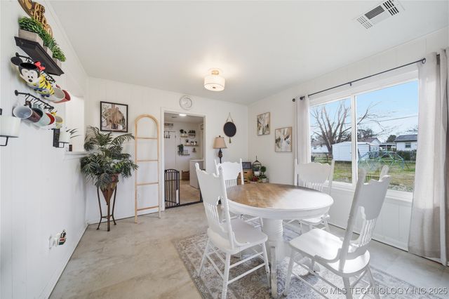 318 E Maple Street, Skiatook, OK 74070