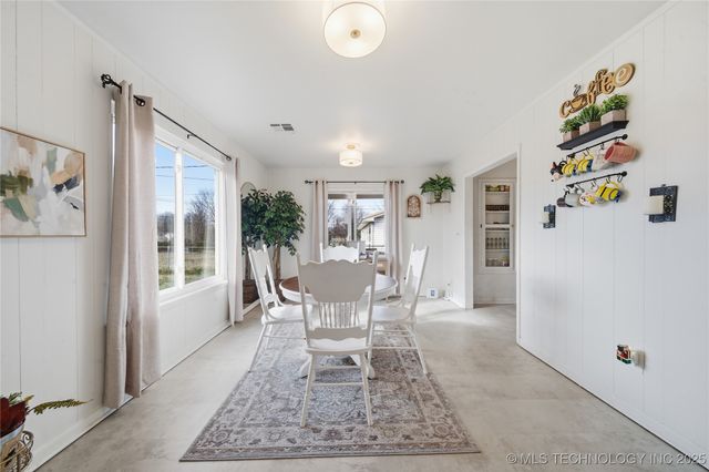 318 E Maple Street, Skiatook, OK 74070