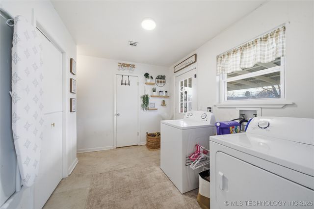 318 E Maple Street, Skiatook, OK 74070