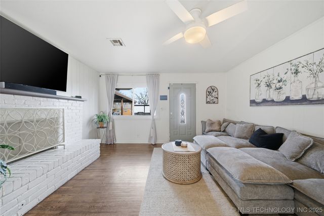 318 E Maple Street, Skiatook, OK 74070