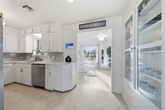 318 E Maple Street, Skiatook, OK 74070