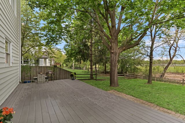 7452 Bittersweet Drive, Gurnee, IL 60031