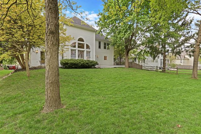 7452 Bittersweet Drive, Gurnee, IL 60031