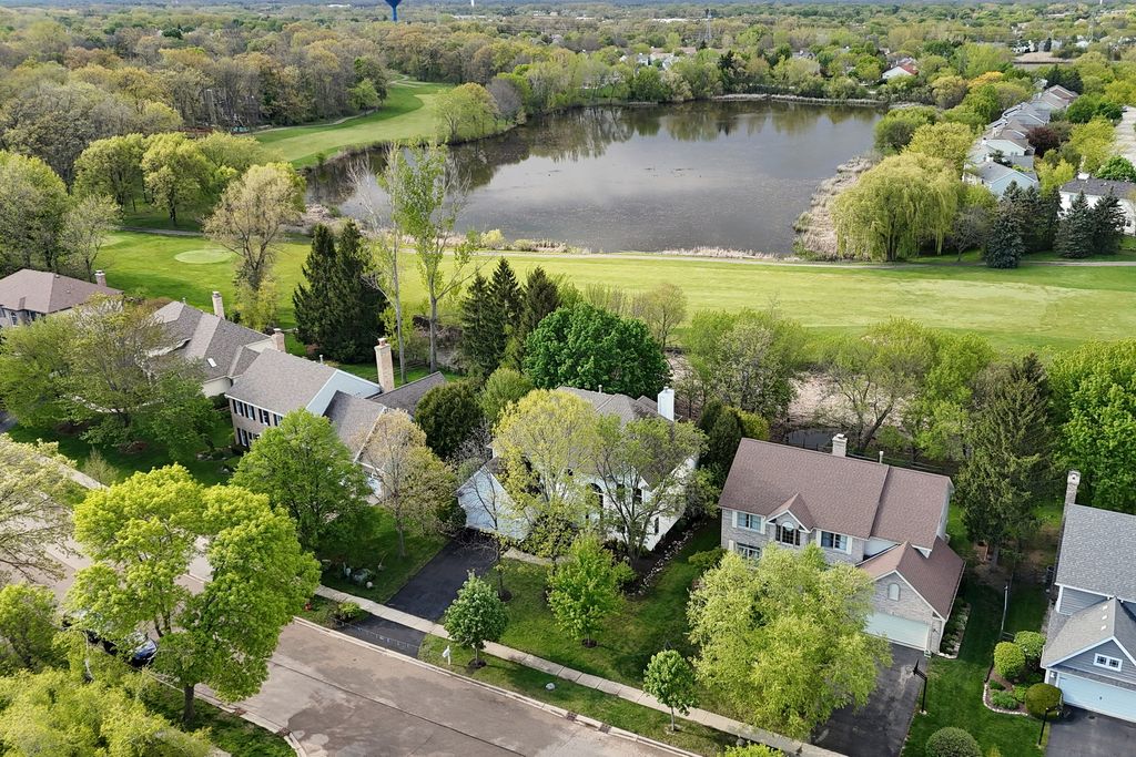 7452 Bittersweet Drive, Gurnee, IL 60031