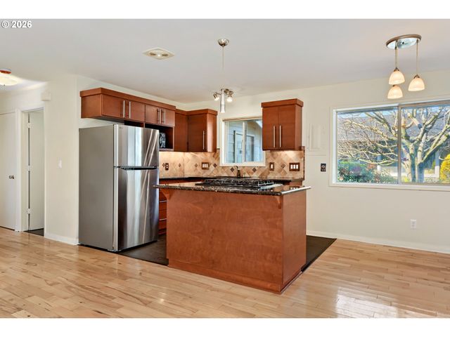 137 Se 73RD Ave, Portland, OR 97215