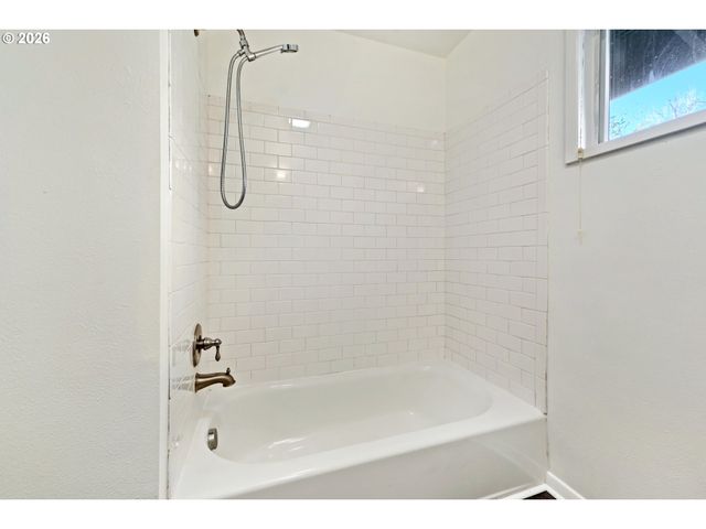 137 Se 73RD Ave, Portland, OR 97215