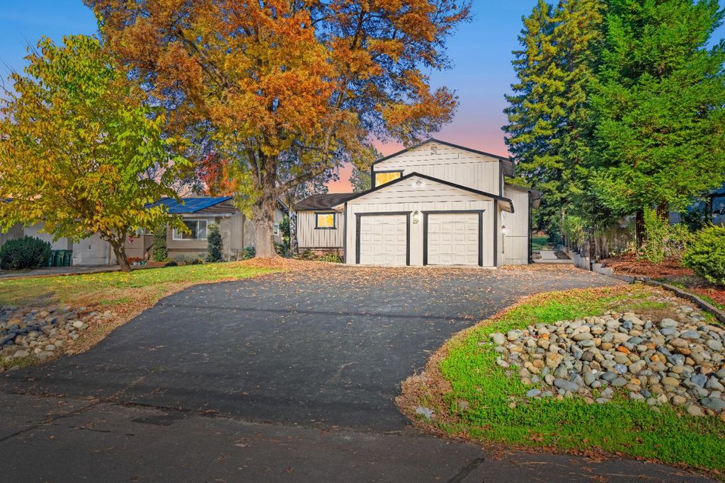 24626 Oro Valley Rd, Auburn, CA 95602