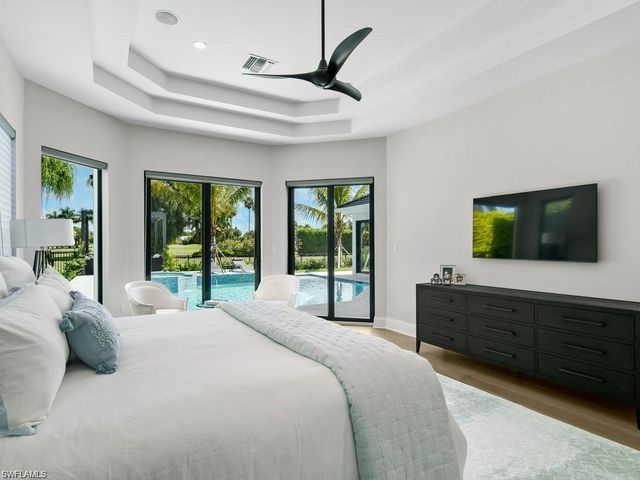 695 Wedge DR, Naples, FL 34103