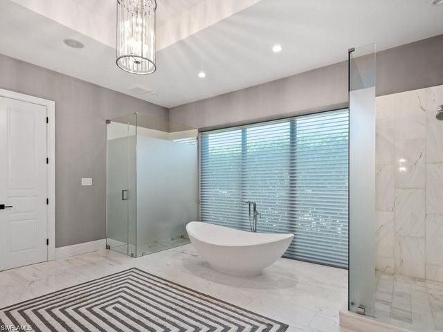 695 Wedge DR, Naples, FL 34103
