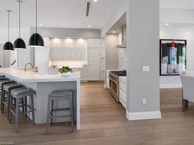 695 Wedge DR, Naples, FL 34103