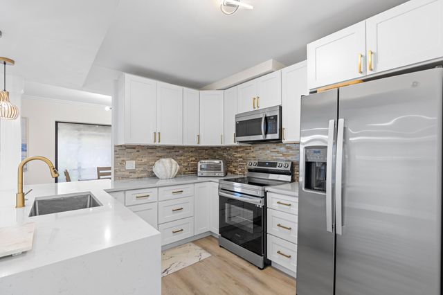 1121 NW 13th Street 3, Boca Raton, FL 33486