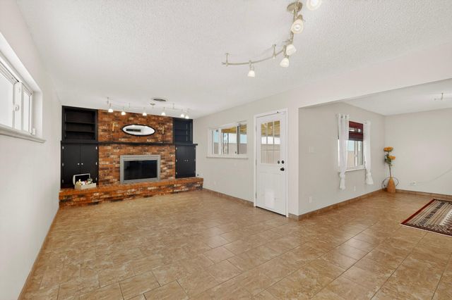 11916 Morrow Avenue NE, Albuquerque, NM 87112