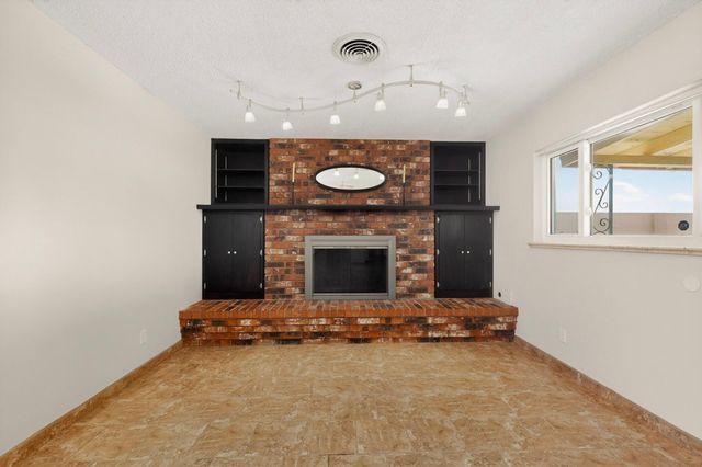 11916 Morrow Avenue NE, Albuquerque, NM 87112