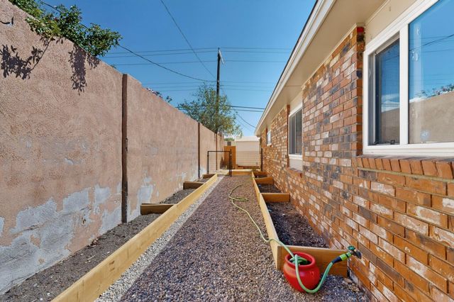 11916 Morrow Avenue NE, Albuquerque, NM 87112