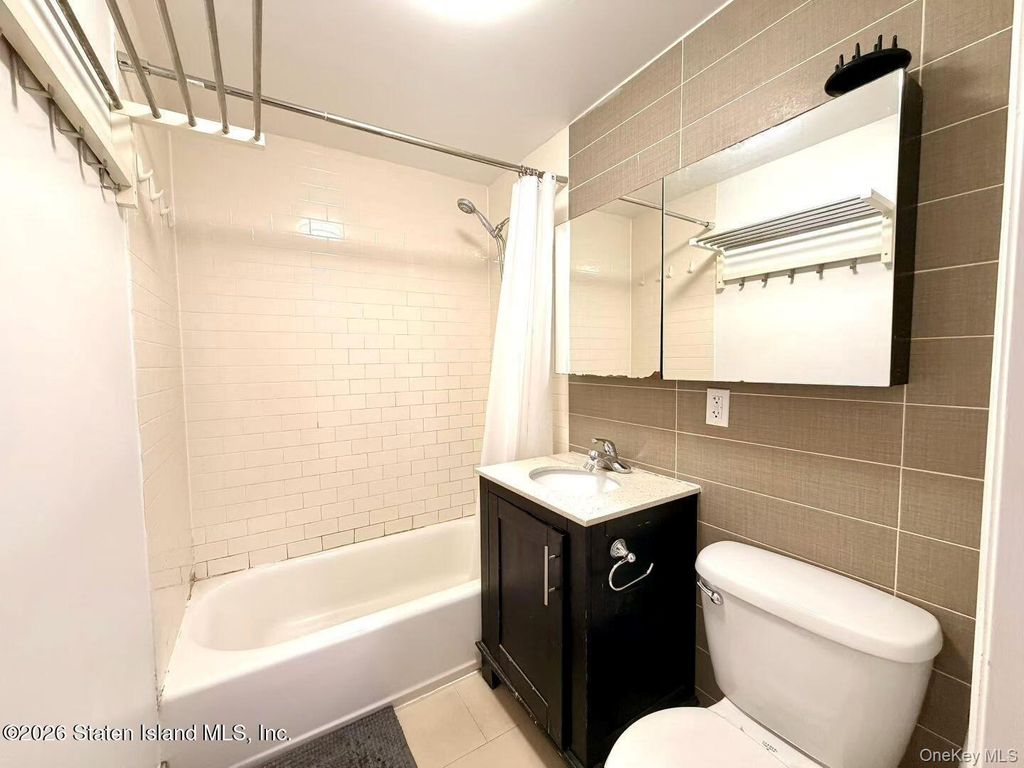 144-85 Roosevelt Avenue 3e, Flushing, NY 11354 — photo 3
