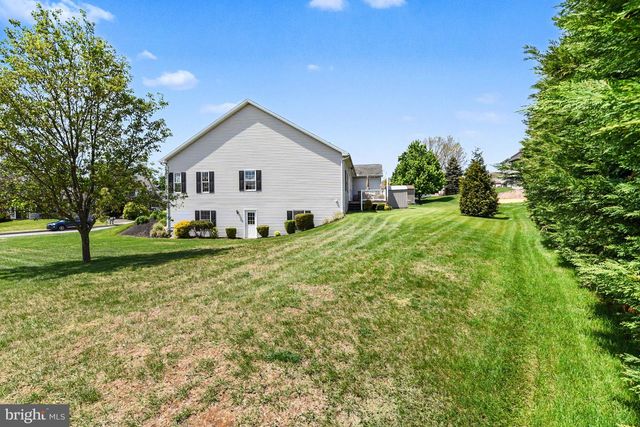 439 WOODLAND DR, Dillsburg, PA 17019