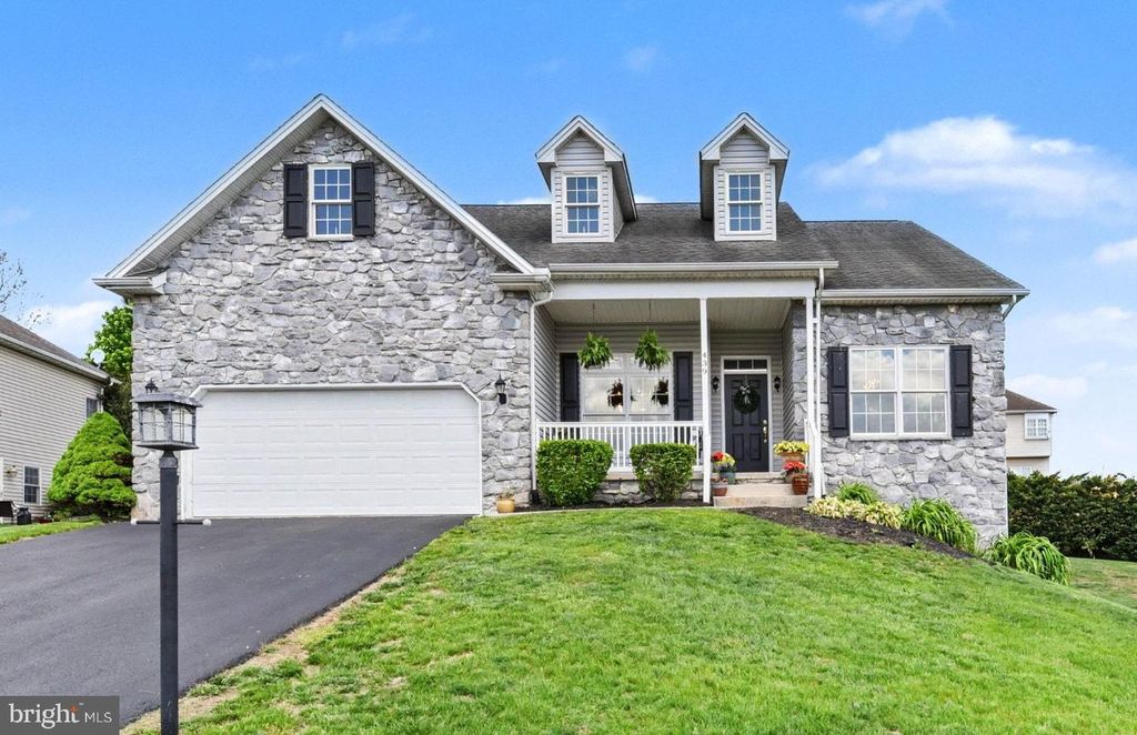 439 WOODLAND DR, Dillsburg, PA 17019
