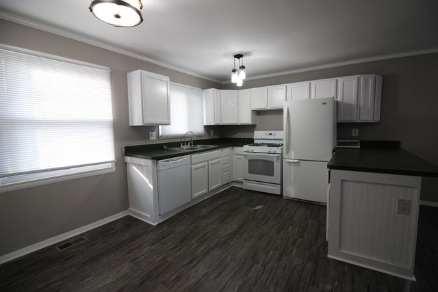 15756 Woodmont Street, Romulus, MI 48174