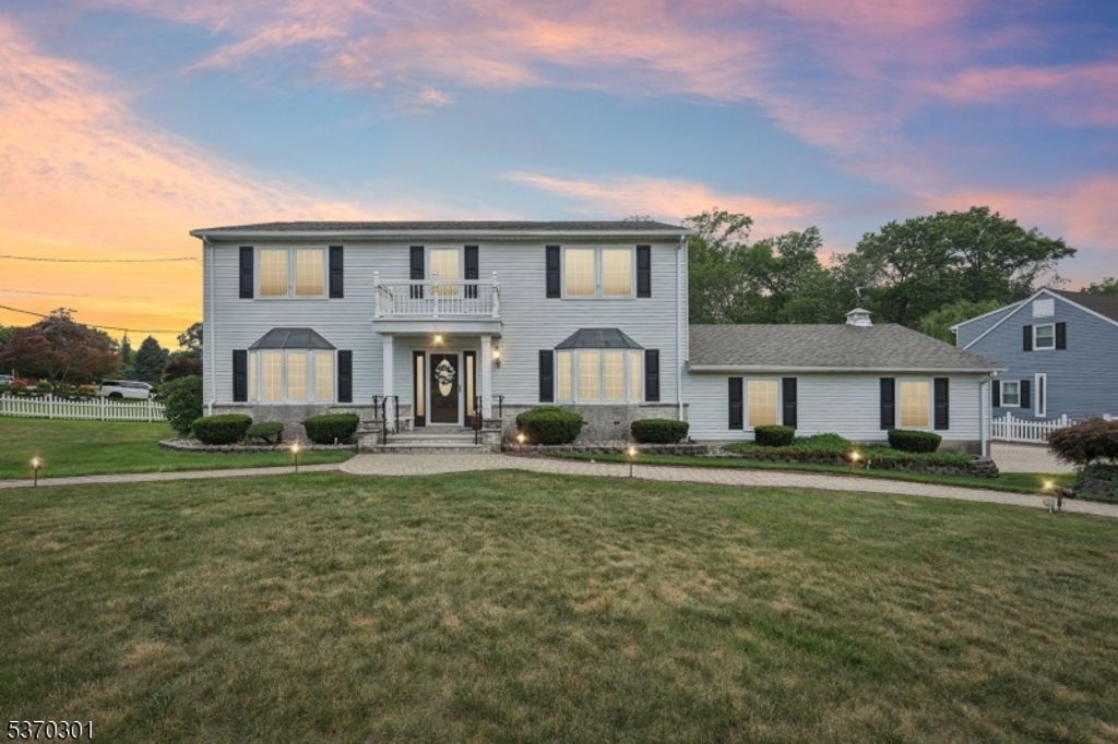 17 Mayhew Dr, Fairfield Twp., NJ 07004