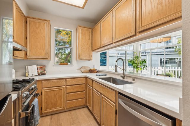 319 Commodore DR, Richmond, CA 94804