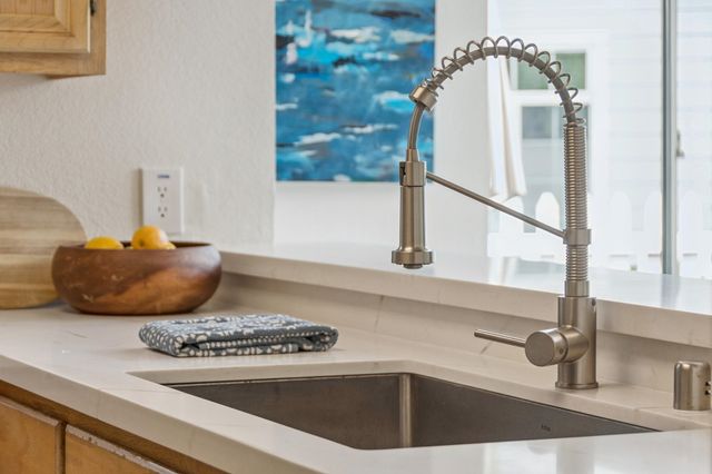 319 Commodore DR, Richmond, CA 94804