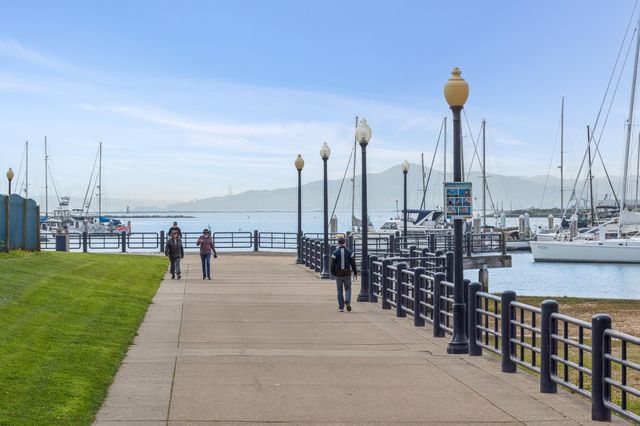 319 Commodore DR, Richmond, CA 94804