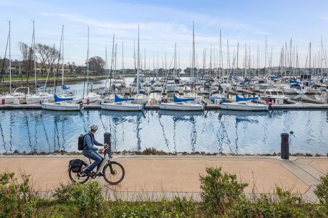 319 Commodore DR, Richmond, CA 94804