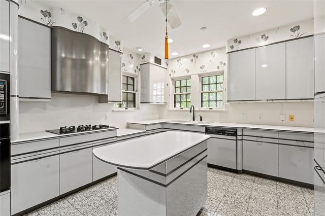 4502 Avenue O, Galveston, TX 77551