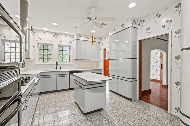 4502 Avenue O, Galveston, TX 77551