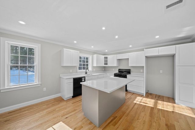 6 Amandas Way 6, Halifax, MA 02338