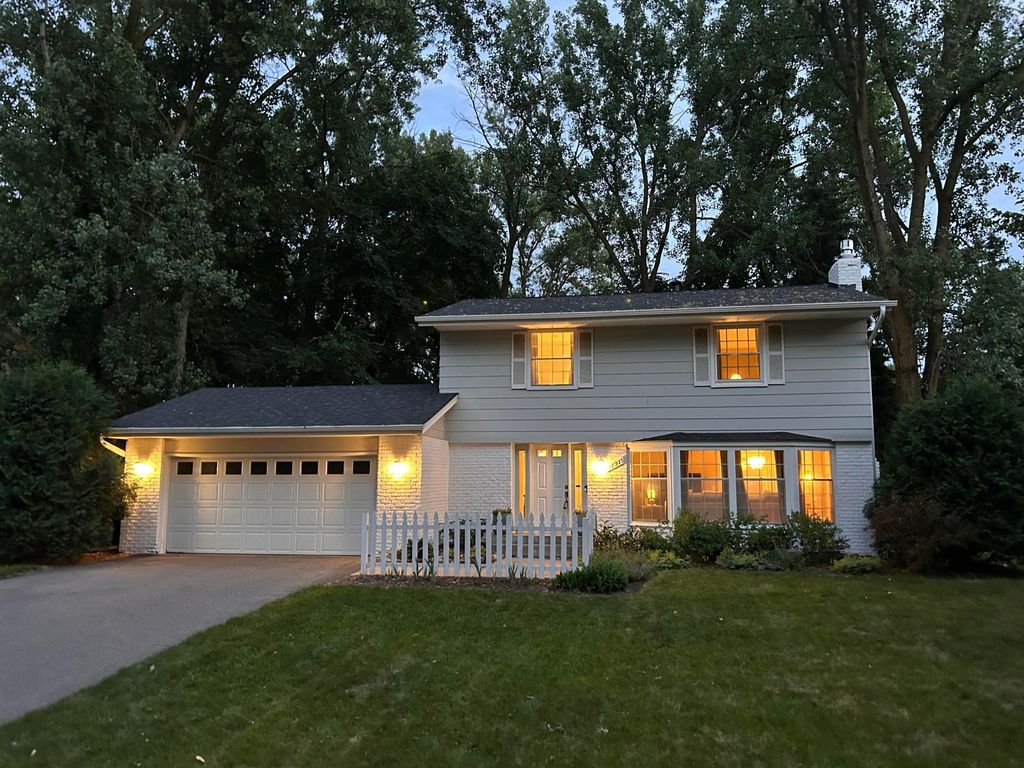 17915 18th Circle N, Plymouth, MN 55447