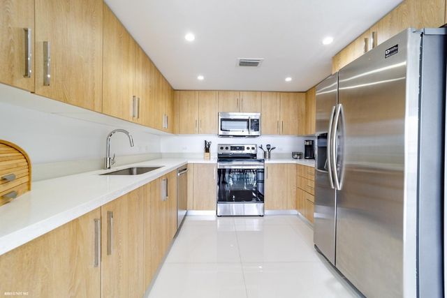 1100 100th Street 502, Bay Harbor Islands, FL 33154