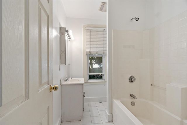 372 Cabot St 1, Beverly, MA 01915