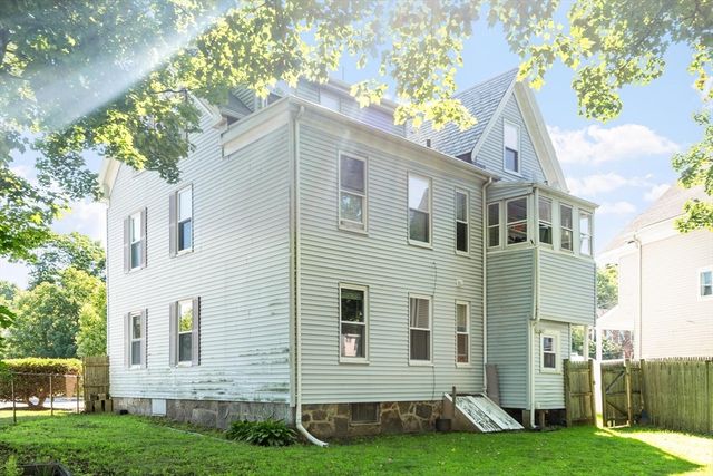 372 Cabot St 1, Beverly, MA 01915