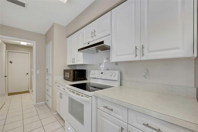 8015 SUGARBUSH DRIVE, Spring Hill, FL 34606